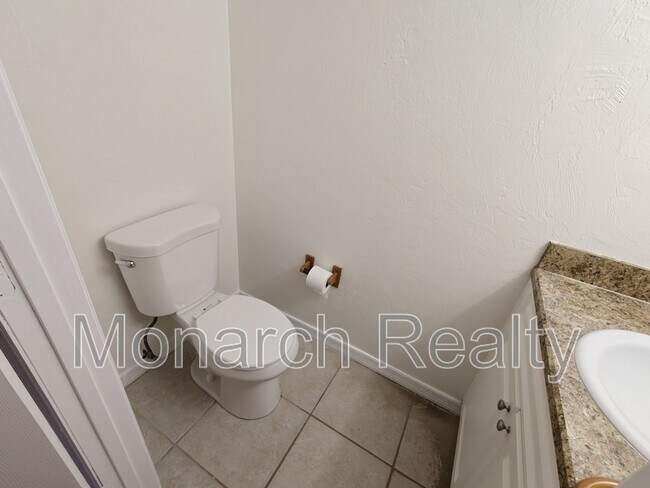 Building Photo - 620 SW 10th Ln