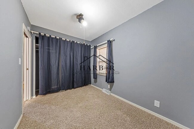 Building Photo - Pet-Friendly 3-Bedroom Gem in Prime Rochester Location