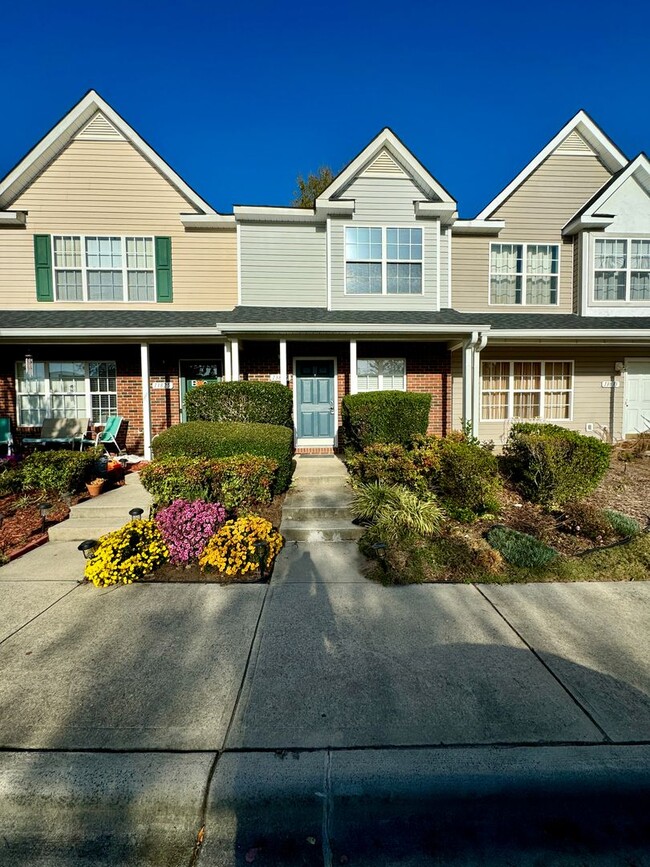 Primary Photo - 2BR/2BA Townhouse in Bennington Place