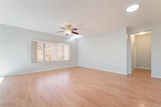 Building Photo - 2571 Thatcher Ave