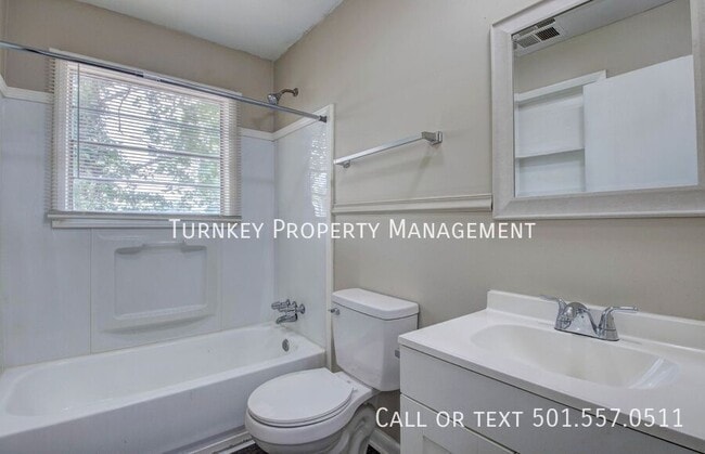 Building Photo - 713 Ellen Dr