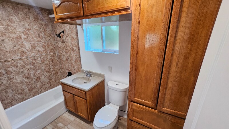 Building Photo - 600 N Willow Ave