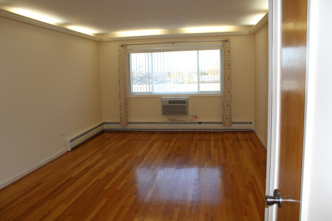 Building Photo - 9207 Skokie Blvd