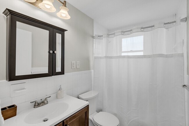 Building Photo - 74-76-76 Dunboy St