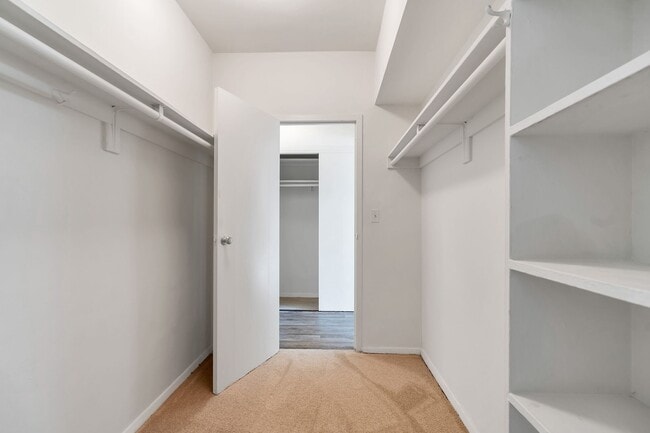 Building Photo - Sun-Filled, Top Floor L Shaped Studio In M...