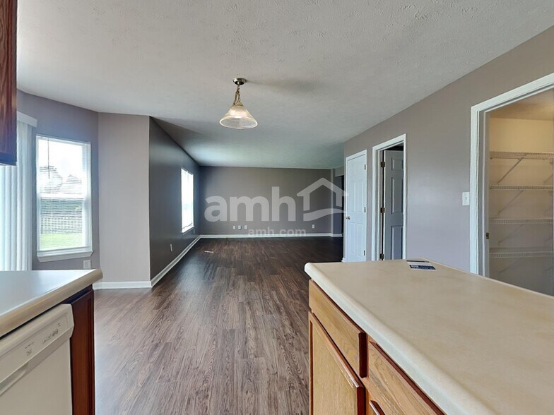 Building Photo - 787 Tulip Ln