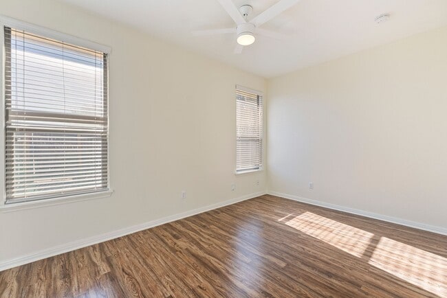 Building Photo - Beautiful 2 bedroom, 1 bathroom home in Hornsby Bend!!!