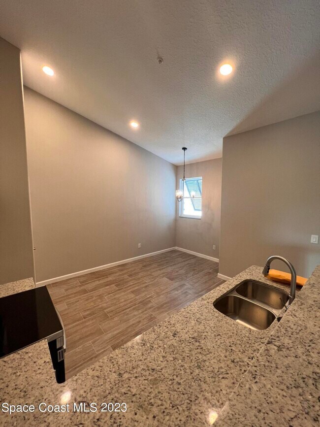 Building Photo - 3930 Playa Del Sol Dr