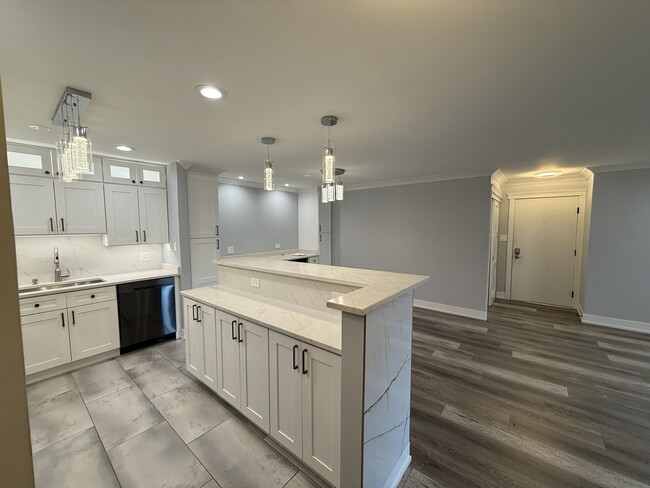 Building Photo - 803 Brook Dr
