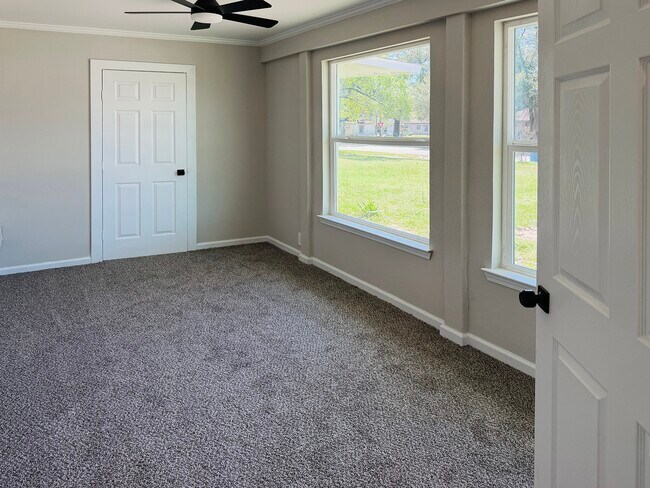 Building Photo - 427 Wood St