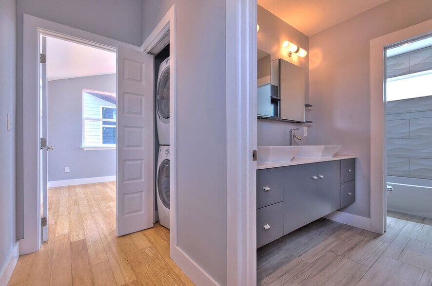 Upstairs washer/dry next to bathroom - 3205 Gravier Street