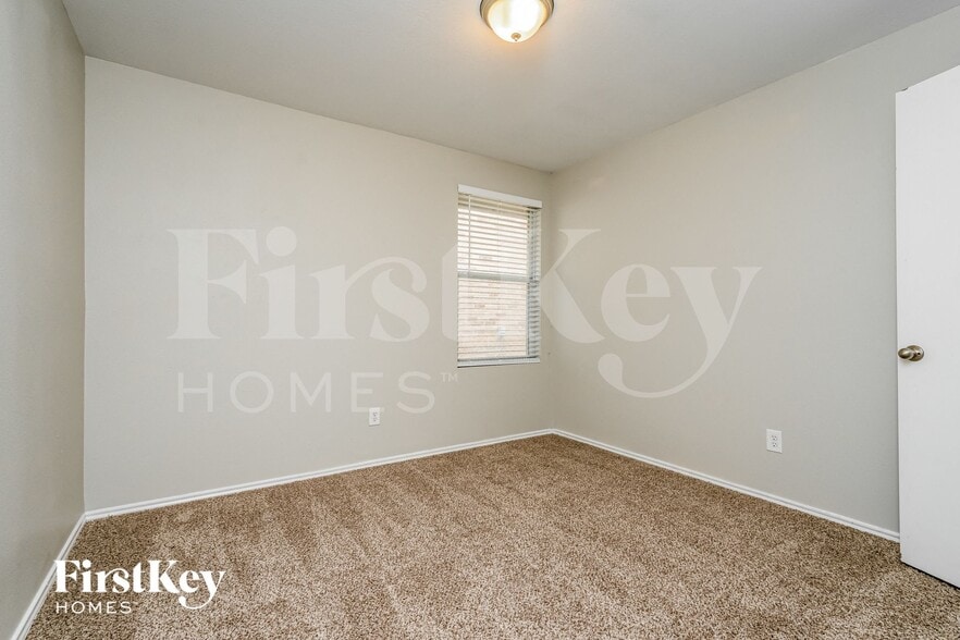 Building Photo - 3908 Windy Point Dr