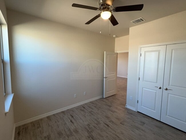 Building Photo - 5100 Rose Petal Ct