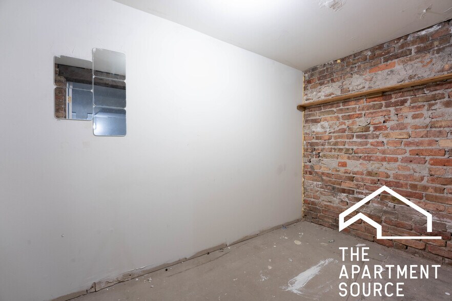 Building Photo - 2835 W Medill Ave