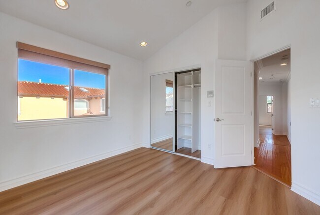 Building Photo - 1902 Marshallfield Ln