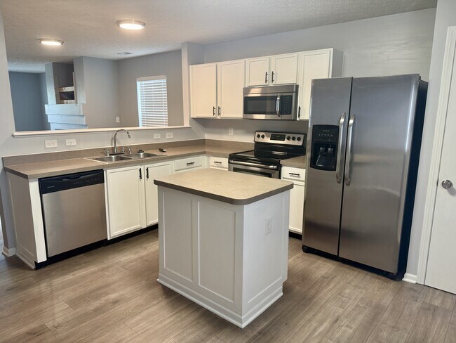 Building Photo - 4681 Grandover Dr