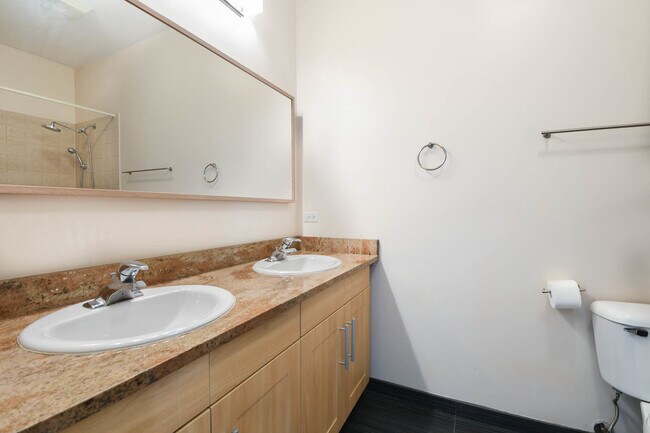 Building Photo - 1219 E 52nd St