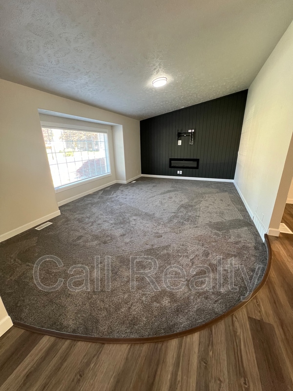 Building Photo - 8205 N General Lee Way