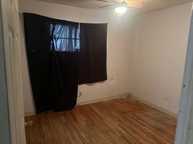 Building Photo - 4409 S Travis St