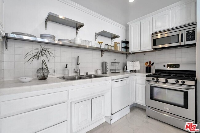 Building Photo - 101 California Ave