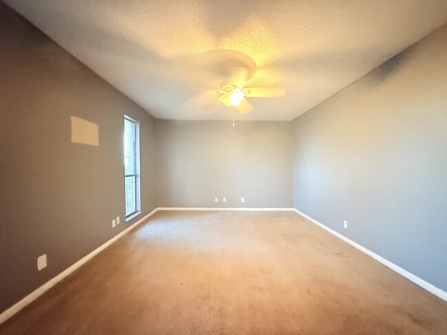 Building Photo - 1200 E Franklin St