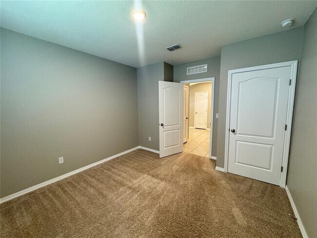 Building Photo - 404 Tanglewood Dr