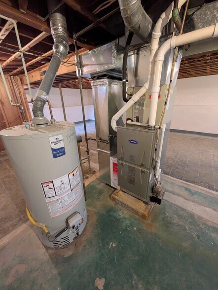 Furnace/Water Heater - 3307 N Brooks Ln