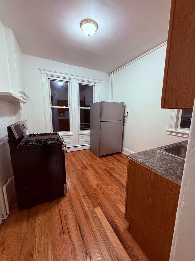 Building Photo - 110 Duncan Ave