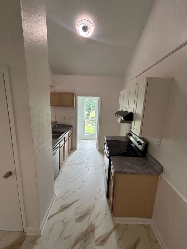Building Photo - Ready to move in.....