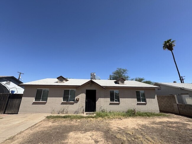 Building Photo - 6847 W Mariposa St