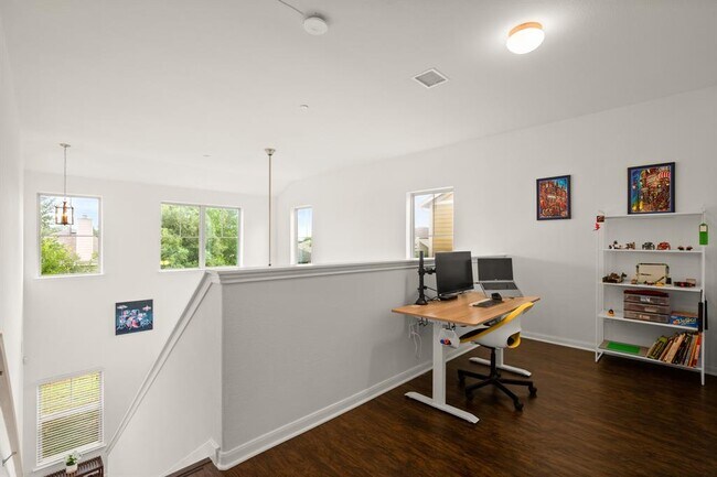Building Photo - 1620 Bryant Dr