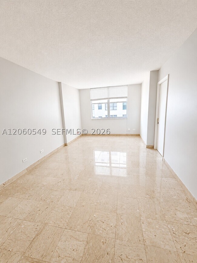 Building Photo - 6039 Collins Ave