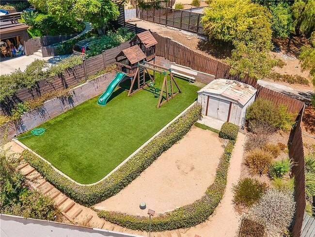 Building Photo - Gorgeous 3 bd 2 ba + Den Single Family hom...
