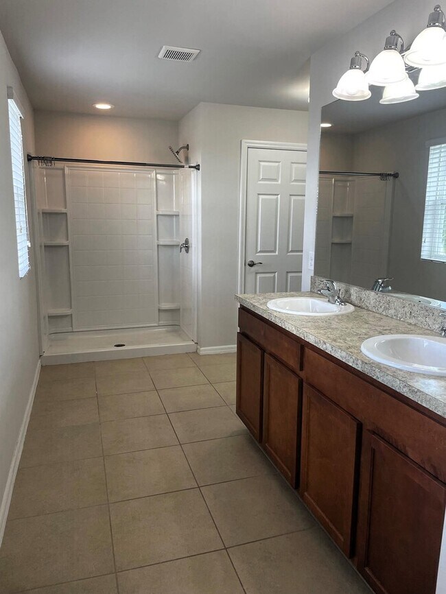 Building Photo - NE Cape Coral Single Family Home