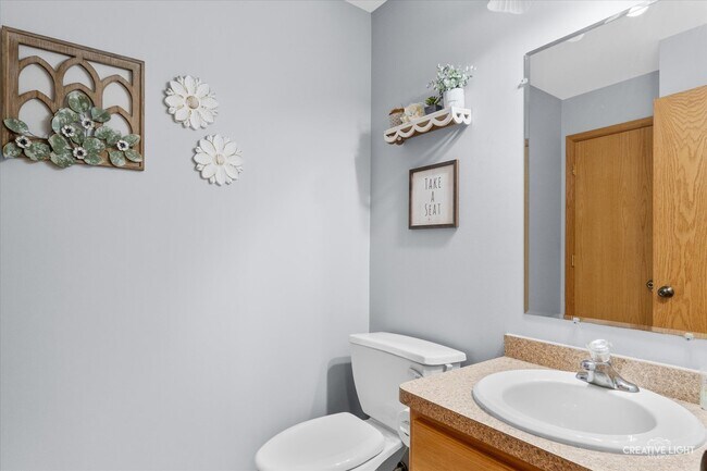 Building Photo - 610 High Grove Dr
