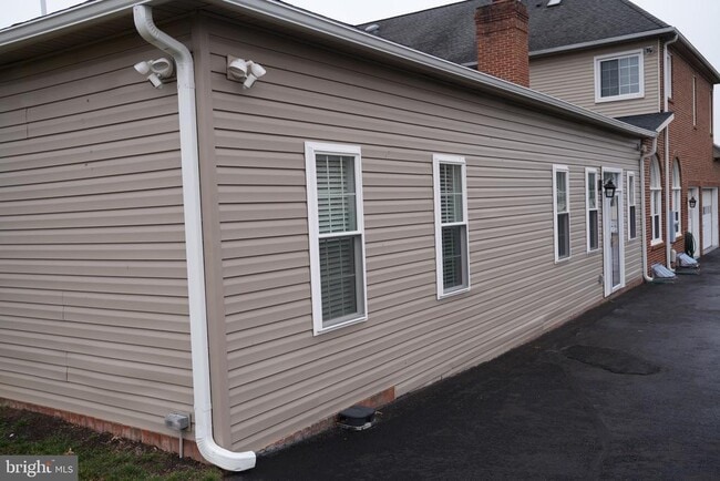 Building Photo - 19923 Smith Cir