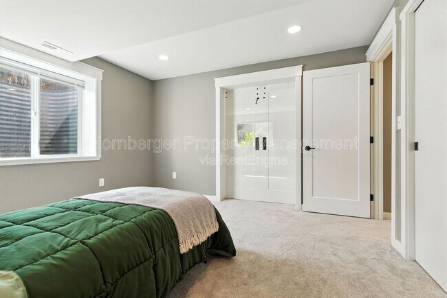 Building Photo - 3431 W 21st Ave