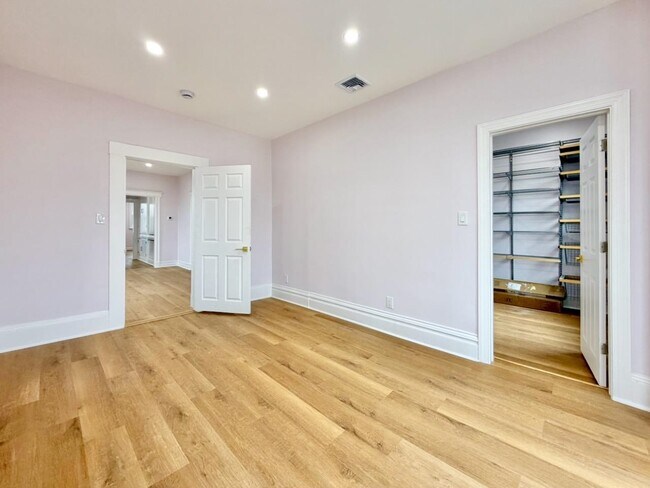 Building Photo - 130 Beach St