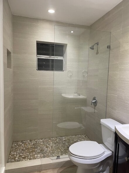 Shower - 221 SW 9th Ave