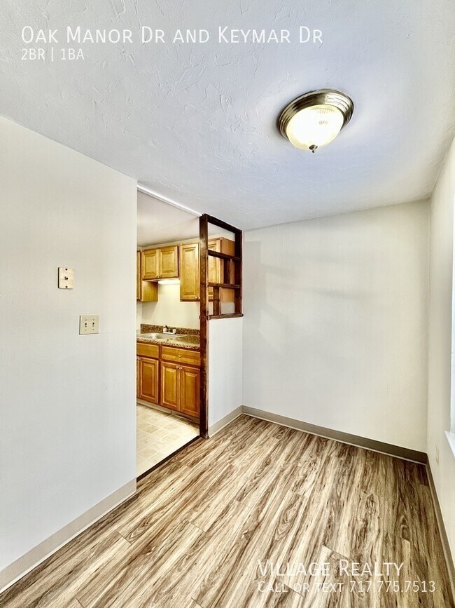 Building Photo - 221 Oak Manor Dr