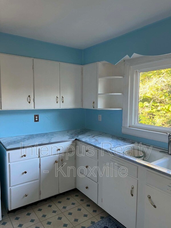 Building Photo - 304 Sarvis Dr