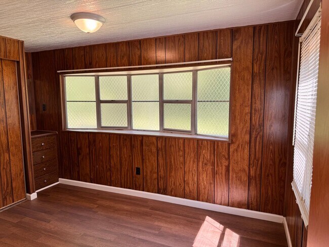Building Photo - 3 Bed, 1.5 bath mobile home