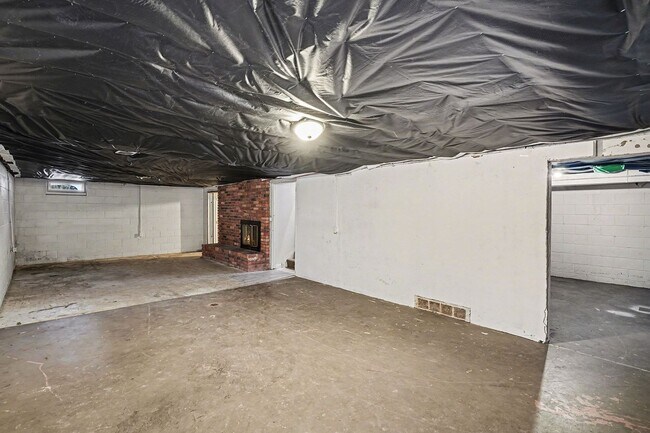 Building Photo - AVAILABLE NOW!  KEARSLEY SCHOOLS!