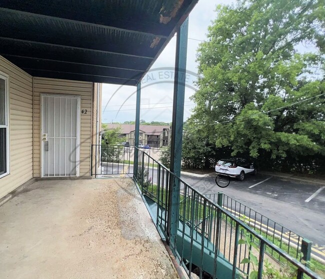 Primary Photo - Two Bedroom Spacious Second-Floor Apartmen...