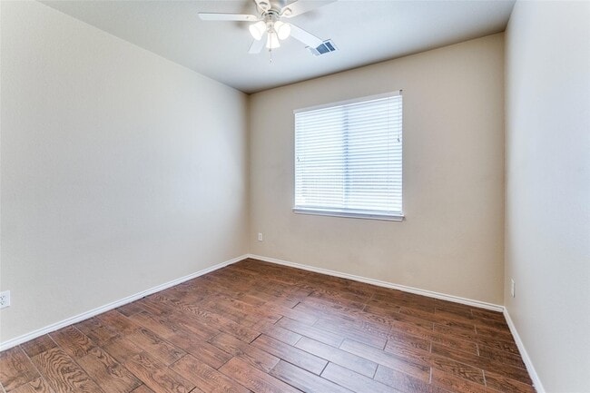 Building Photo - 2204 Speidel Dr