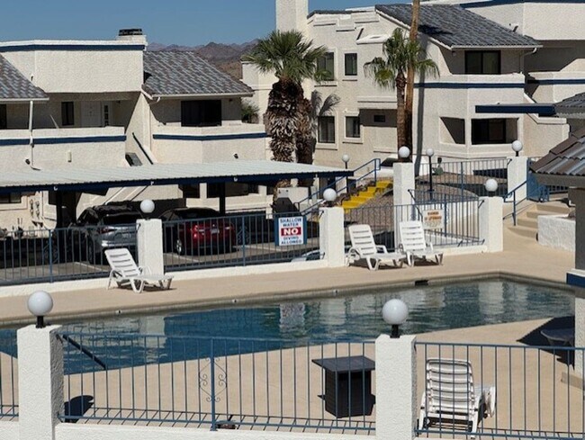 Building Photo - 1BR 1BA Winter Vacation Rental with River Views-RIVERVIEW BLUFFS