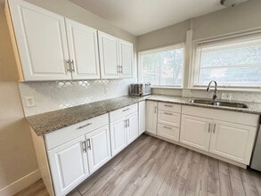 Building Photo - 1423 7th Ave