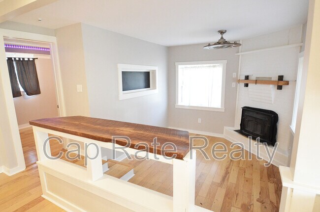 Building Photo - 216 Cherrington Rd