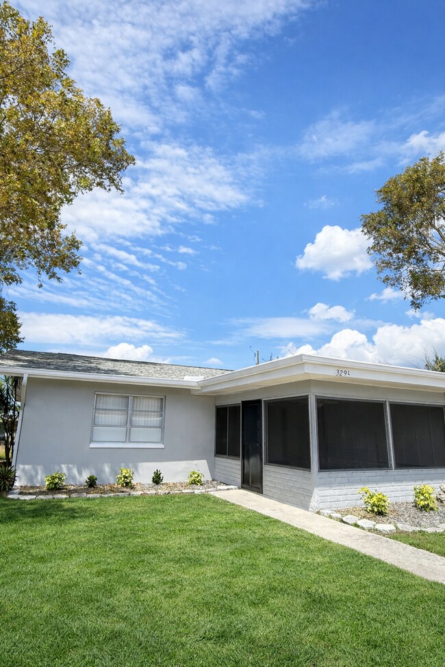 Building Photo - 2 bed 2 bath off Cape Parkway