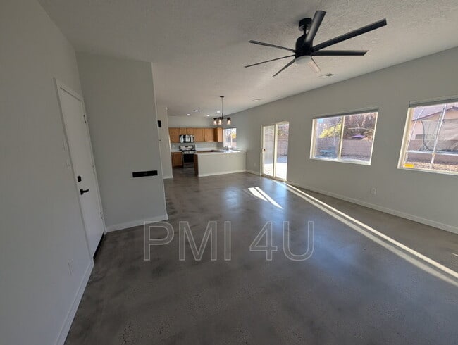 Building Photo - 7105 Casa Elena Dr NE